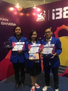 dari kiri: Zatmiko Setiawan , Ni Luh Ratna Puspa Dewi dan Rachmat Efendi